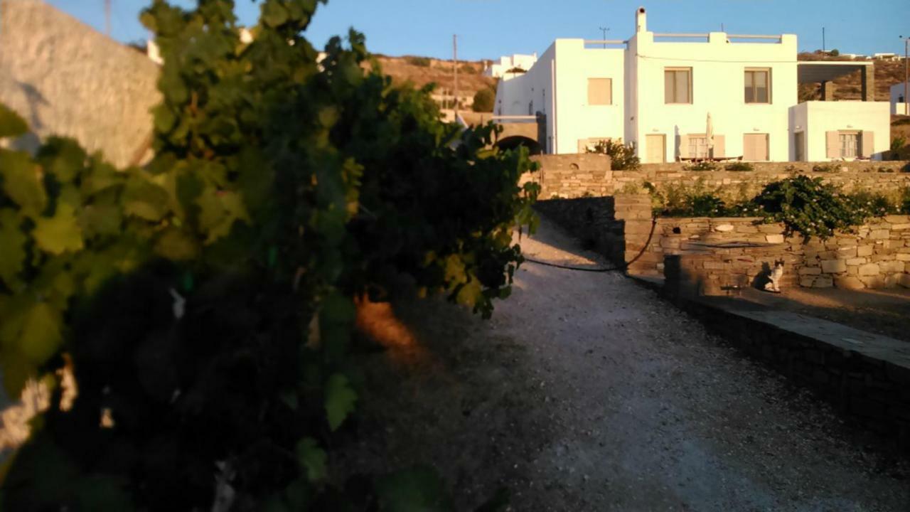 Villa Nesaea Seafront House Parasporos Exterior foto