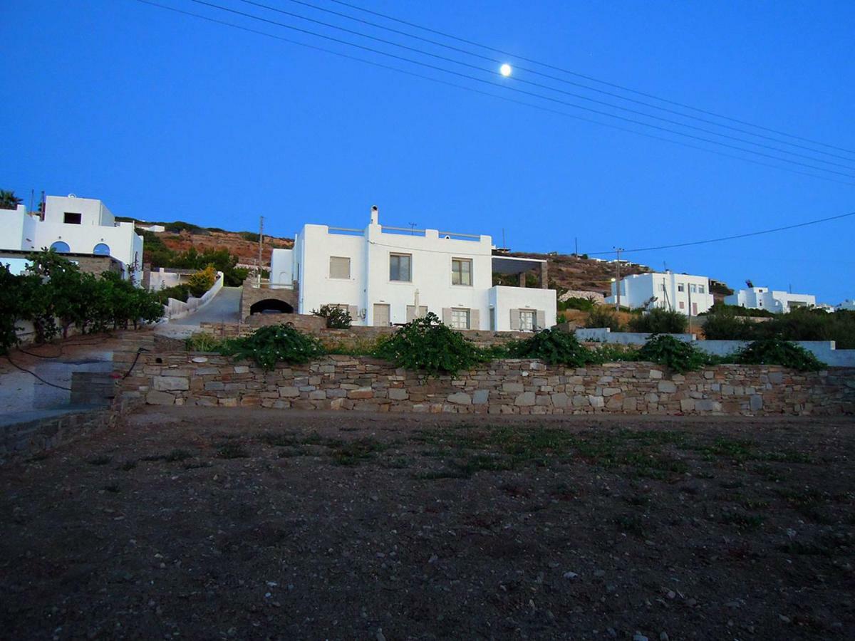 Villa Nesaea Seafront House Parasporos Exterior foto